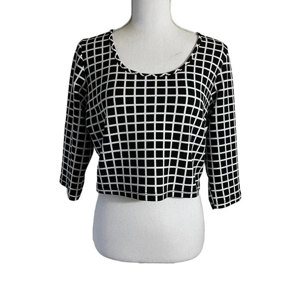 Fashion to Figure Black and White Square Pattern Cropped Top Plus Size 1X Blouse - Picture 1 of 4